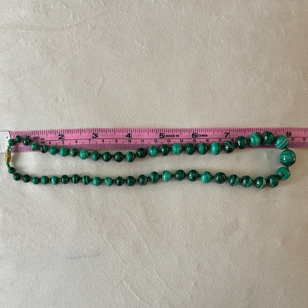 🟨Genuine Malachite Graduated Necklace, Vintage & Handmade - Picture 12 of 13